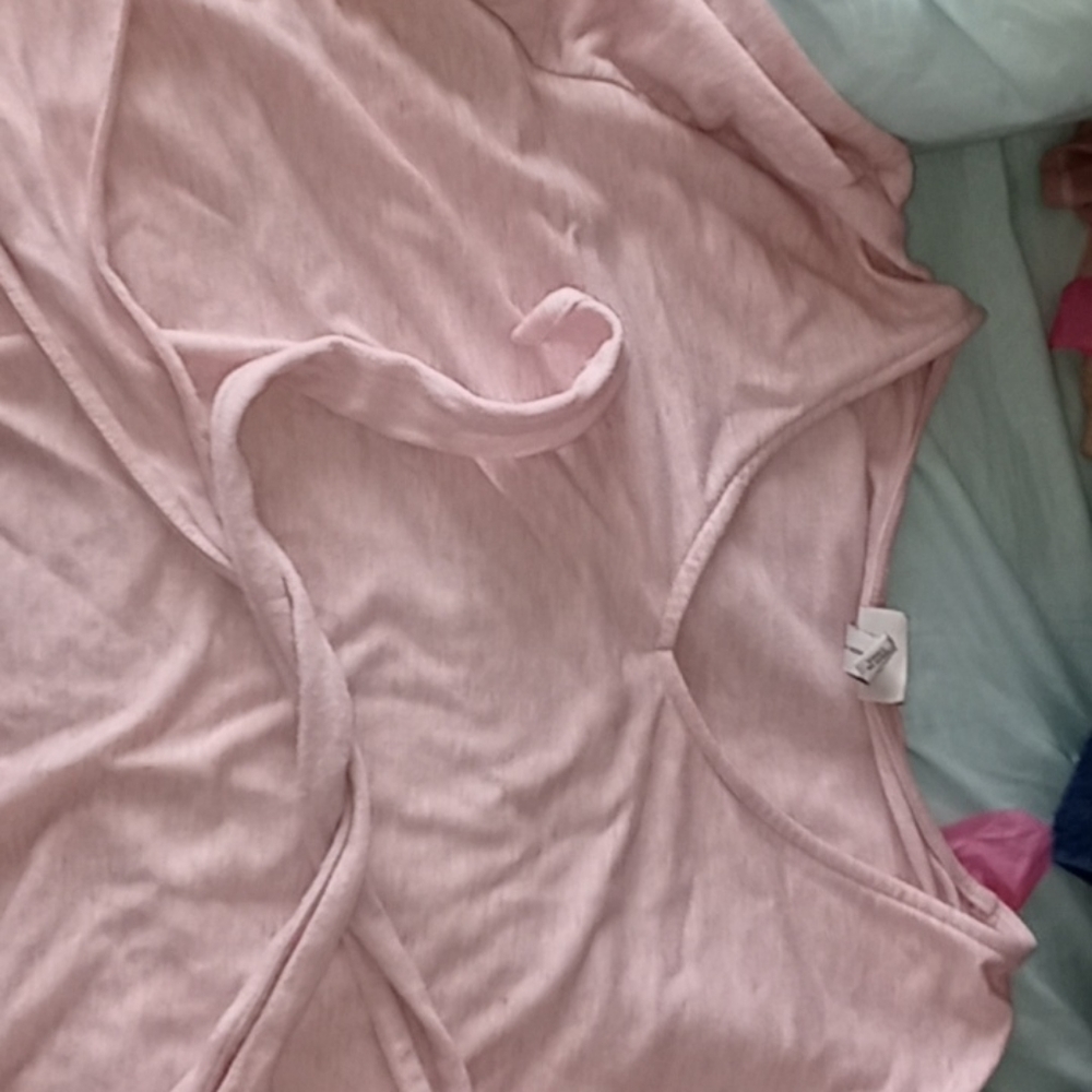 Long sleeve shirt with strings to tie